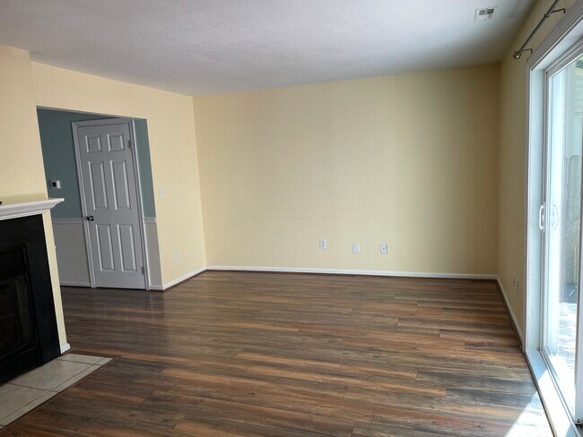 Living Room - 662 Biltmore Dr