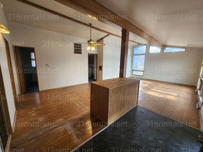 Building Photo - $1,499- 4 bedroom/ 2 bathroom Single Family Home