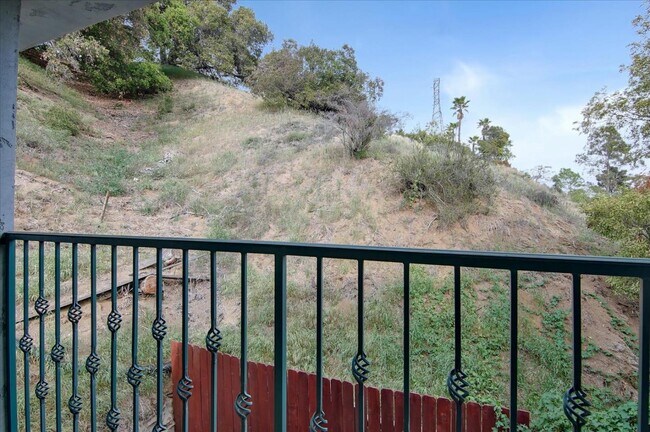 Building Photo - 8527 Wonderland Ave