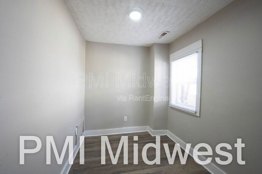 Building Photo - 2932 N Dearborn St