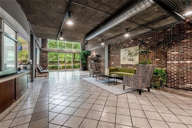 Building Photo - 3180 Mathieson Dr NE
