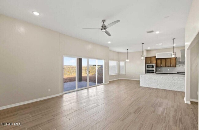 Building Photo - 544 La Entrada Cir