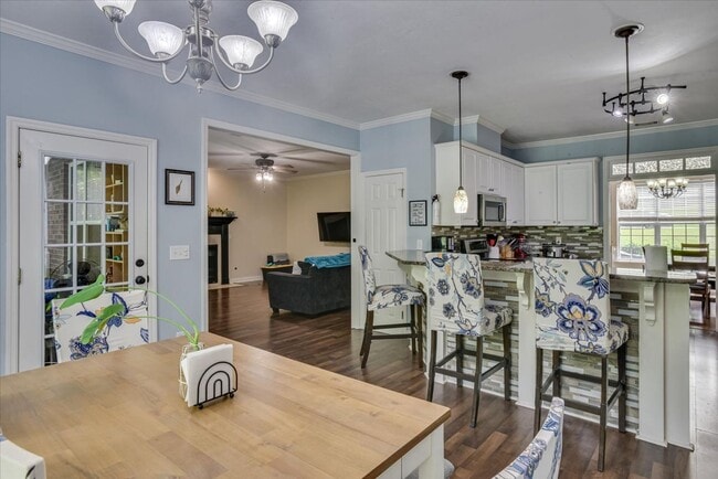 Building Photo - 5 bedroom/3.5 bathroom home in Evans with ...