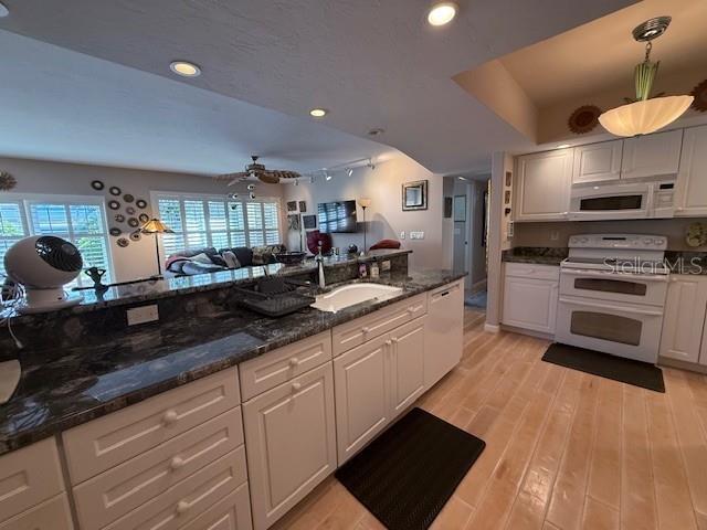 Building Photo - 3806 Gulf of Mexico Dr