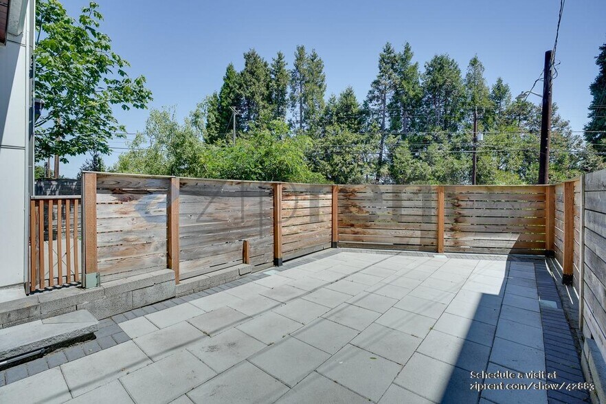 Building Photo - 3835 Gilman Ave W