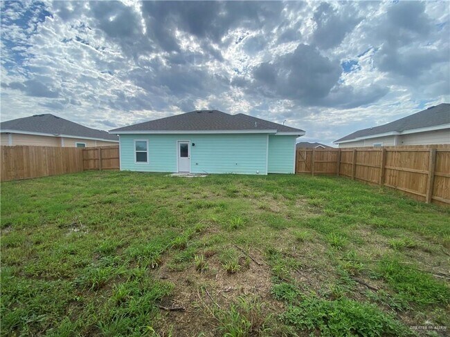Building Photo - 2913 Maria Dr