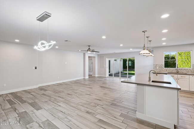 Building Photo - 4232 North 19th Pl