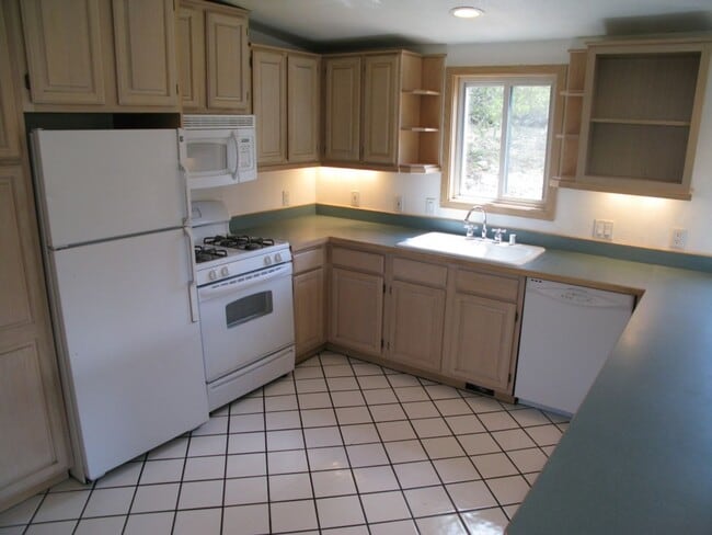 Building Photo - Newly renovated French Creek Home! Updates...