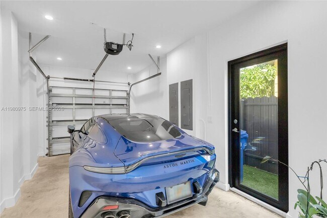 Building Photo - 2029 SW 62nd Ave