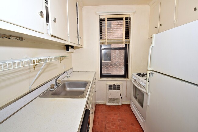 Building Photo - 224-24 Union Tpke