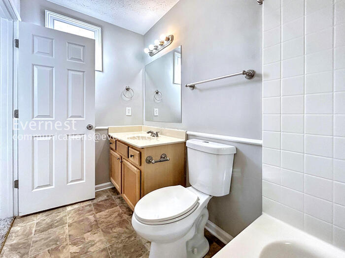 Building Photo - 113 Oak Grove Pl