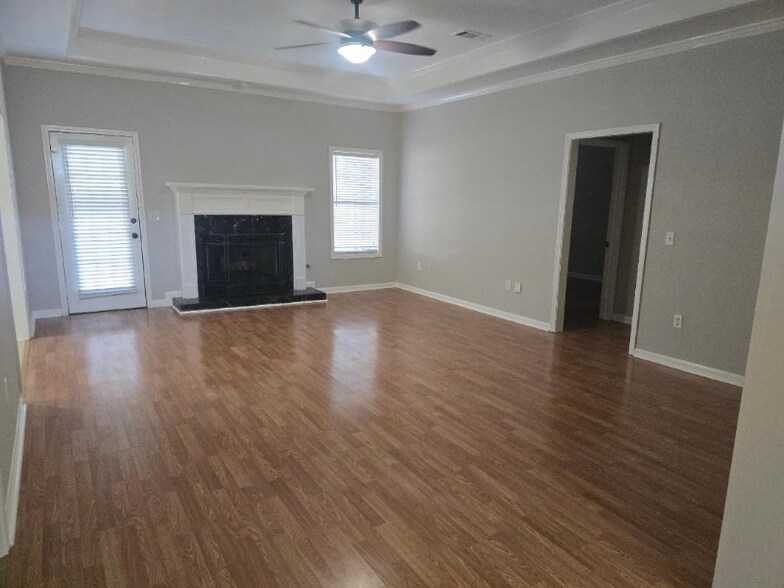 Building Photo - 263 Greensview Dr