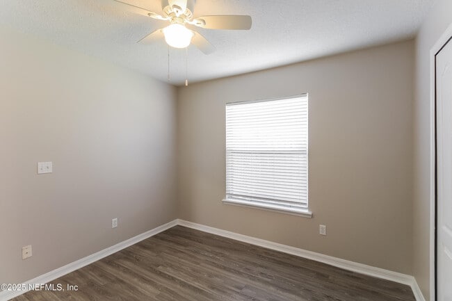 Building Photo - 12919 Chets Creek Dr N