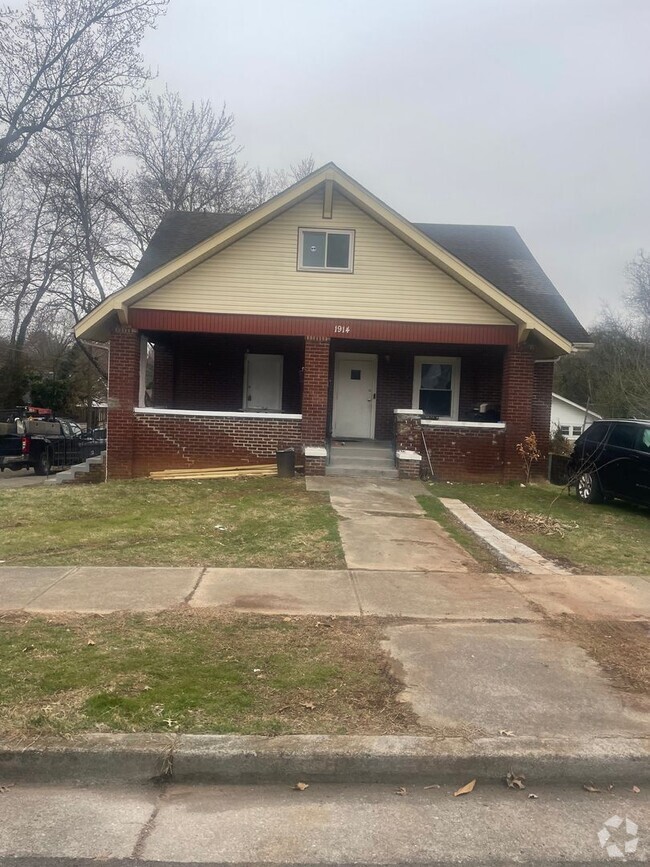 Building Photo - Knoxville 37915 - 3 bedroom, 2 bath home -...