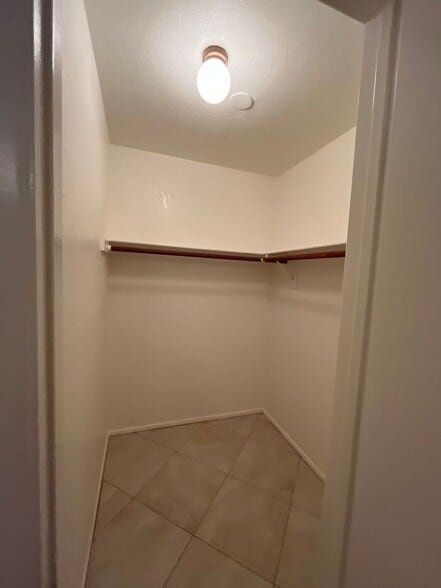 Building Photo - 1201 S McClintock Dr