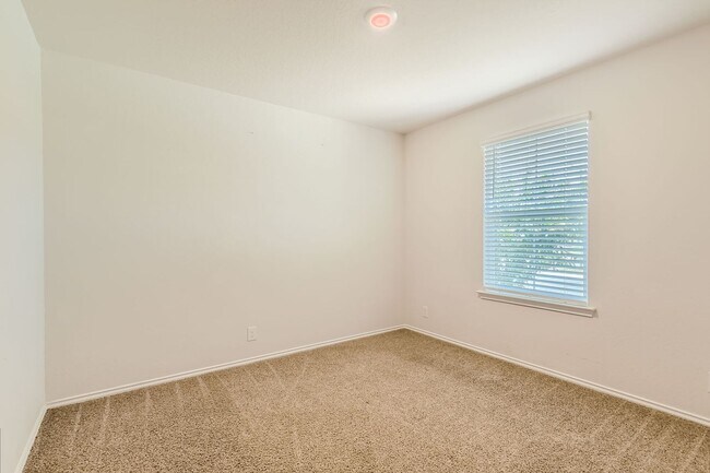 Building Photo - HALF OFF First Month Rent located near Lac...