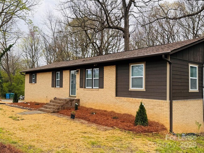 Building Photo - 5411 Beverly Dr