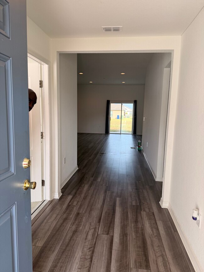 Building Photo - 281 Arbuthnot St