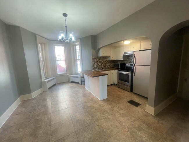 Building Photo - 166 Hudson Ave