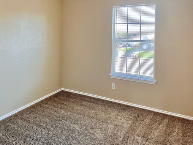 Building Photo - Lovely 2-story | 3-bedroom | 2.5-bath duplex | Cul-de-sac | Side yard | Great location!