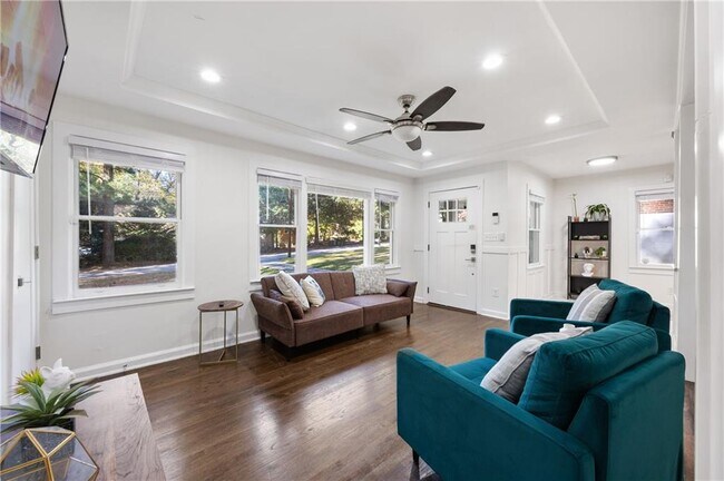 Building Photo - 1290 Glen Forest Way