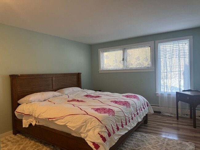 Building Photo - 2 Bedroom in Woodstock