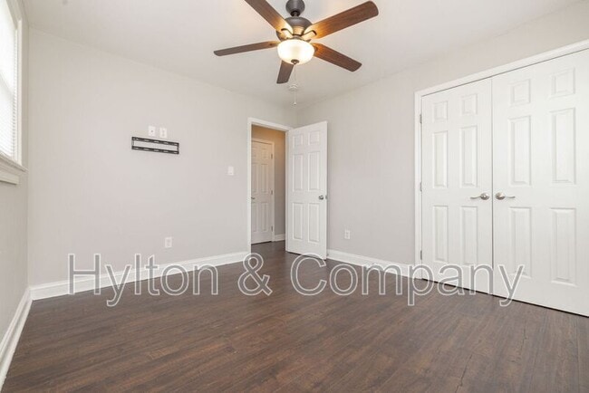 Building Photo - 220 W 31st St