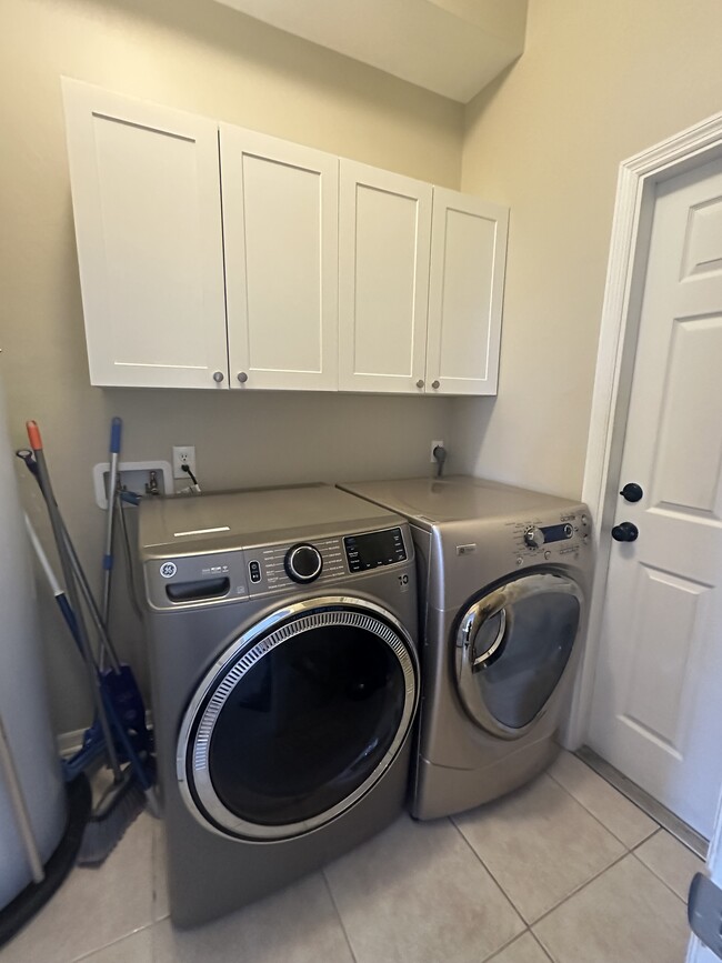 Laundry room - 1305 SW 11th Plz