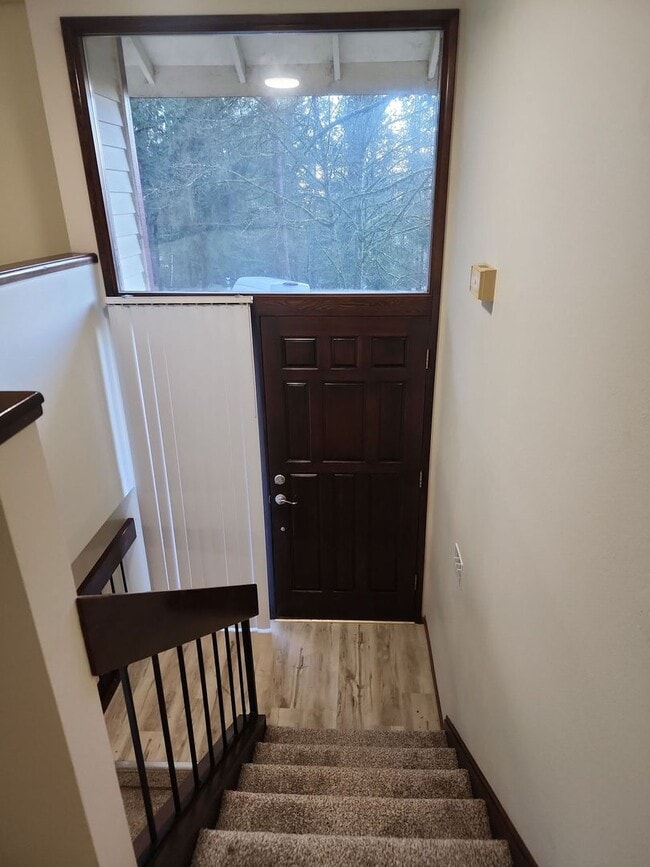 Building Photo - Beautiful Large home in private and quiet community