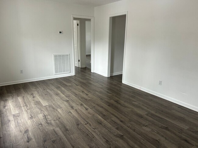 Building Photo - 4758 Trenton Dr