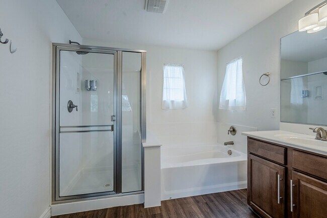 Building Photo - 2744 E Donato Dr