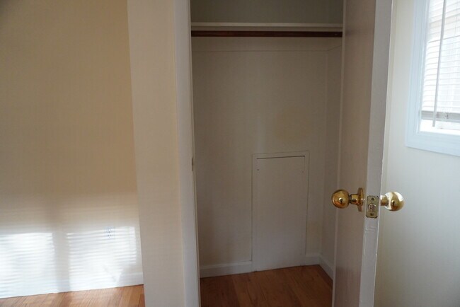 Building Photo - 33 Oxford Cir