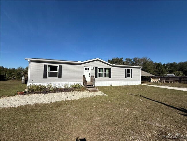 Building Photo - 5469 W Grovepark Rd