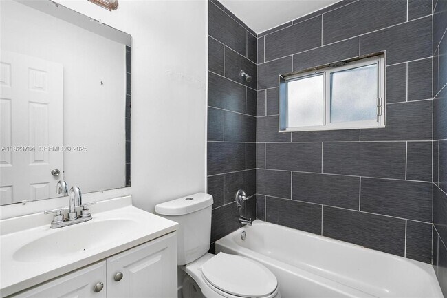 Building Photo - 730 NE 128th St