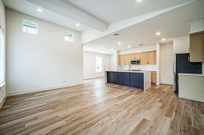 Building Photo - 2523 Appian Wy