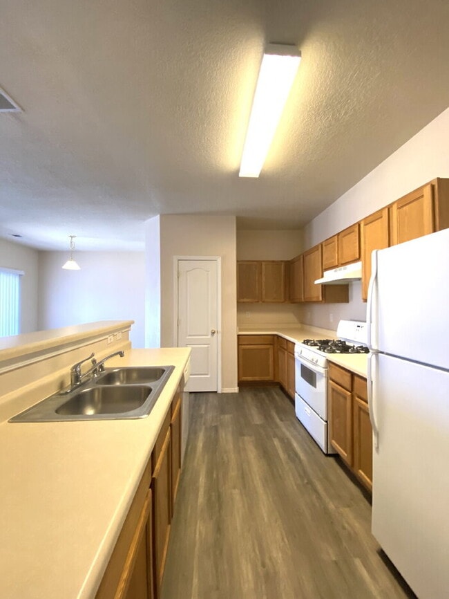 Building Photo - 3 Bedroom/2 Bath in Cabezon Subdivision