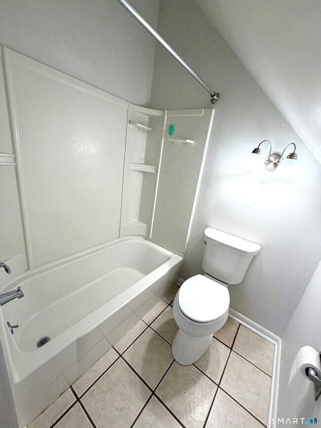 Building Photo - 410 Davidson St