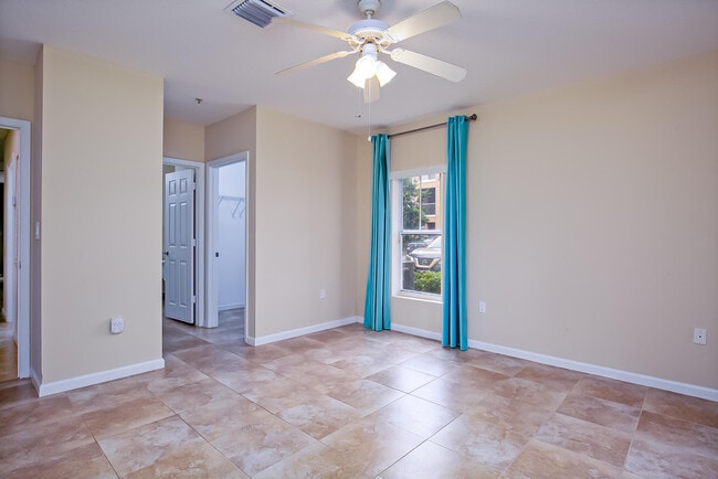 Building Photo - 5015 Fairways Cir