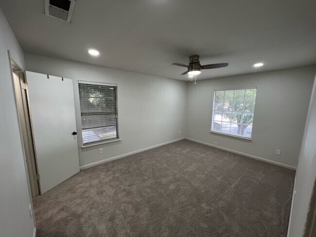 Building Photo - 3511 Alpine Cir
