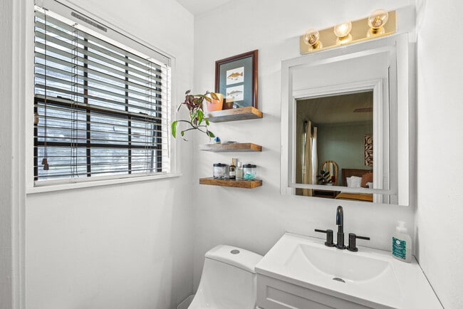 Building Photo - 306 Naples St