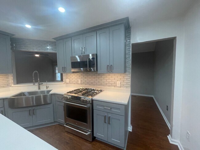 Building Photo - Beautiful home in Riverwalk