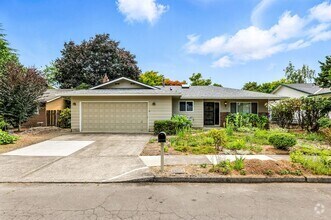 Building Photo - Refreshed 3 Bedroom Ranch In NE Portland