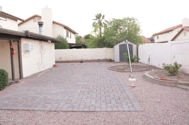 Building Photo - 450 E Barbara Dr