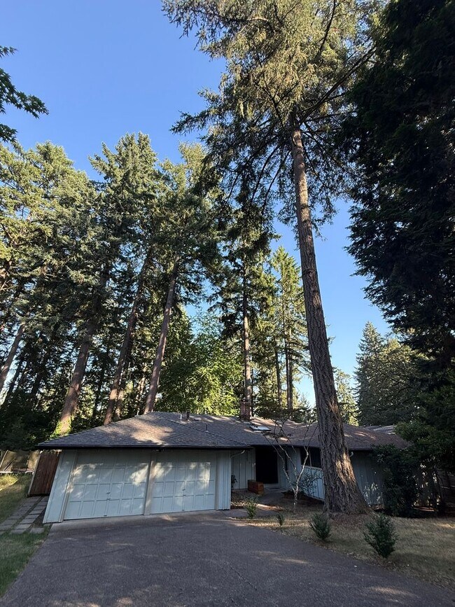 Building Photo - Pet Friendly Home with Pool Access!