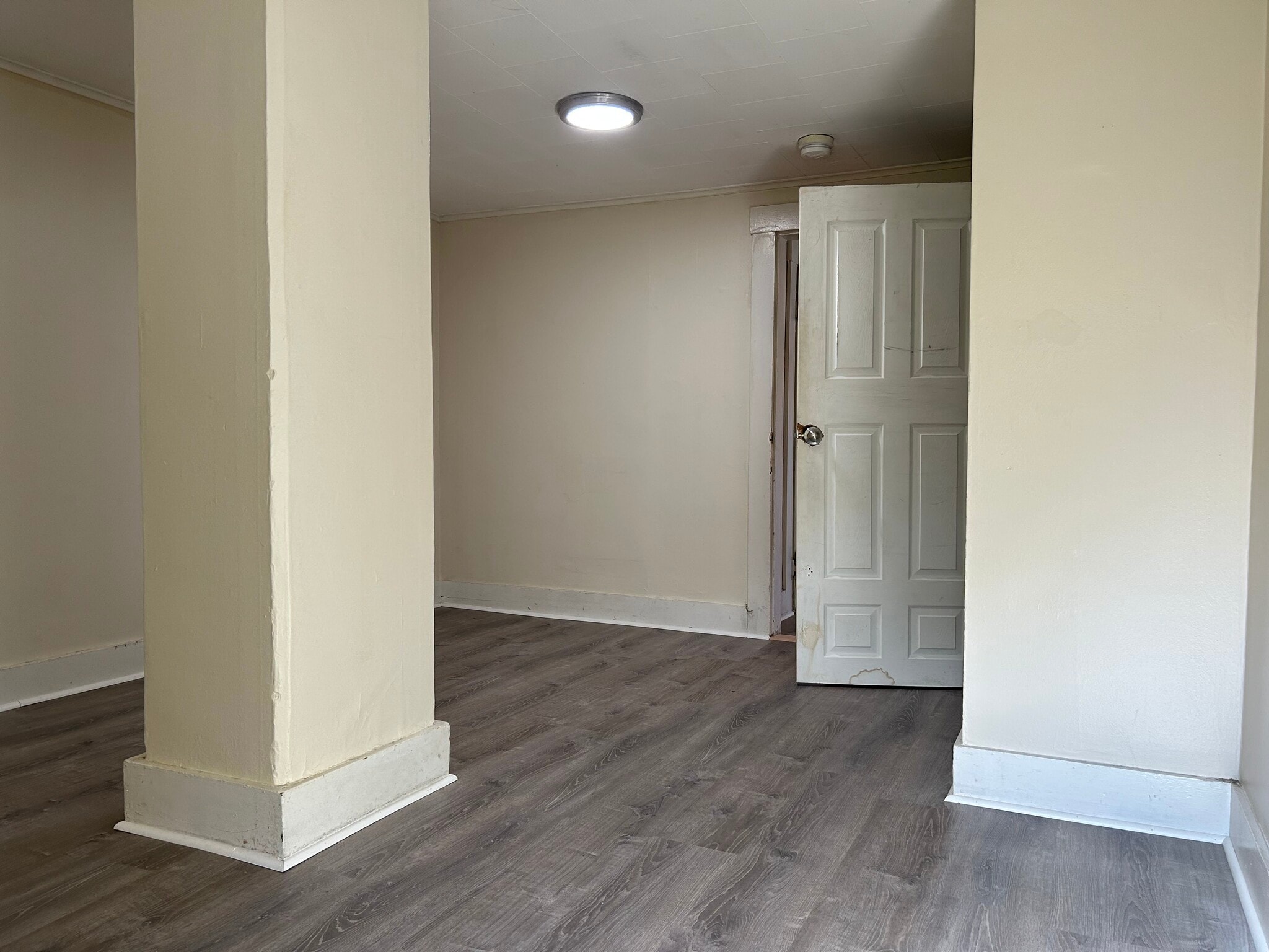 Master Bedroom - 201 Roxbury St