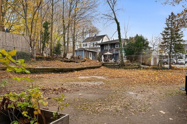 Building Photo - 7 Davis St