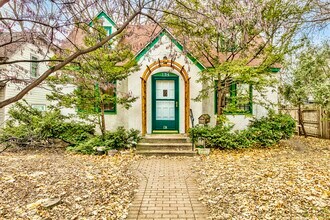 Front of Property - 134 Warwick St SE