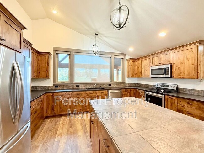 Building Photo - 16205 NE Leaper Rd