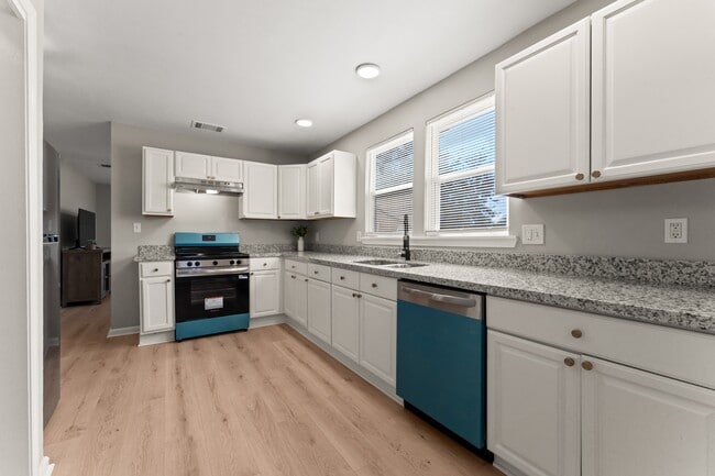 Building Photo - 2245 Bayou Rd