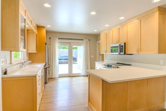 Building Photo - 4Bd/2.75Ba Seattle House